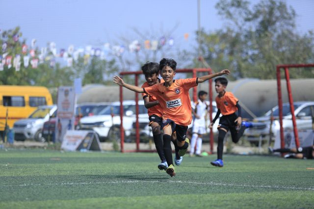 https://younggunsfootballacademy.com/wp-content/uploads/2025/09/9-13-Skill-Acquisition-1-1-640x427.jpg